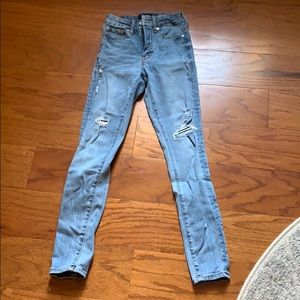 Aeropostale distressed lightwash skinny jegging